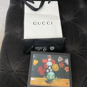 Gucci wallet box with dustbag and shopping bag